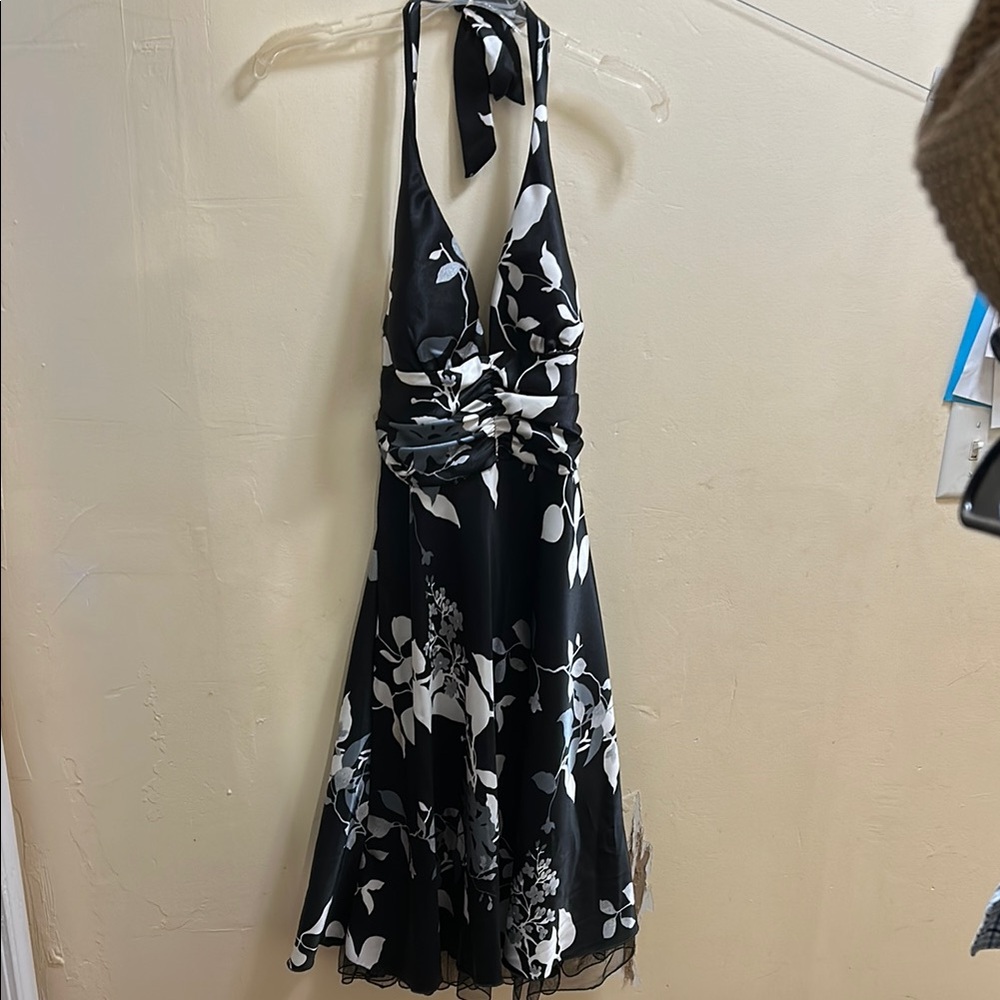Speechless Black and White Floral Backless Dress